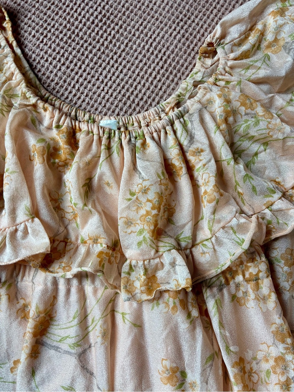 Gorgeous 70s vintage Cream Floral Ruffle Capelet Maxi Dress - Picture 3 of 4